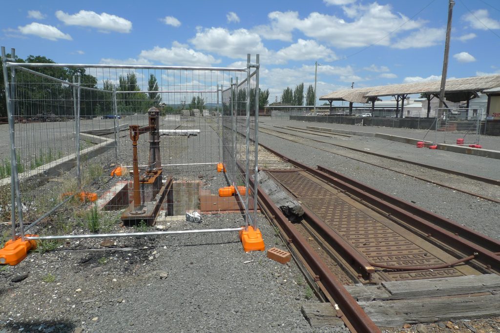20170110-P1050386 weigh bridge and railway lines